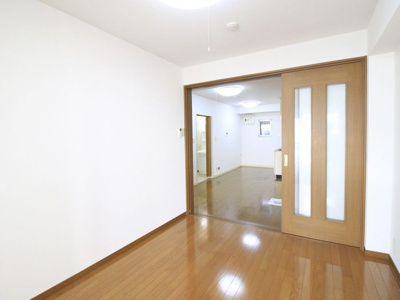 【居間・リビング】 | サンライズマンション | ゆったり過ごせる居間です