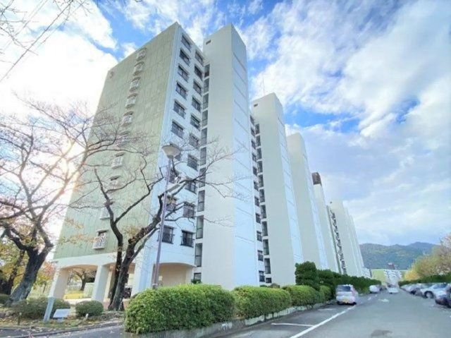 嵐山ロイアルハイツ３号棟の外観