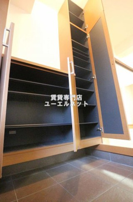 【設備】 | こはる荘 | 収納力たっぷりのシューズボックスで玄関すっきり！