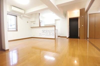 【居間・リビング】 | こはる荘 | ゆったりとくつろげる、落ち着きのある居室空間です