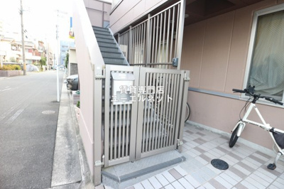 【その他共用部分】 | こはる荘 | こちらの門扉から玄関へ♪