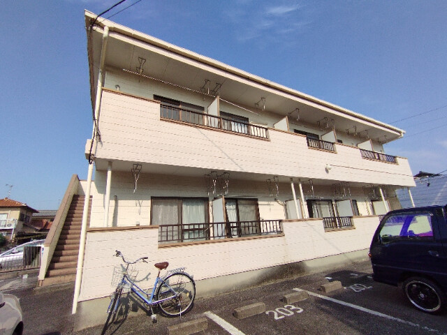 ハイツリバーイーストの外観