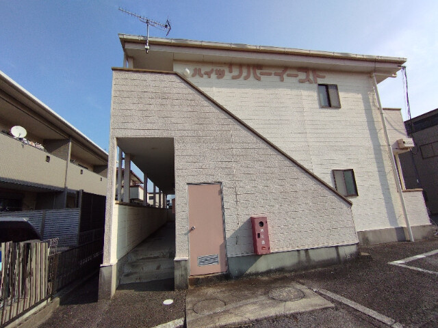 ハイツリバーイーストの外観
