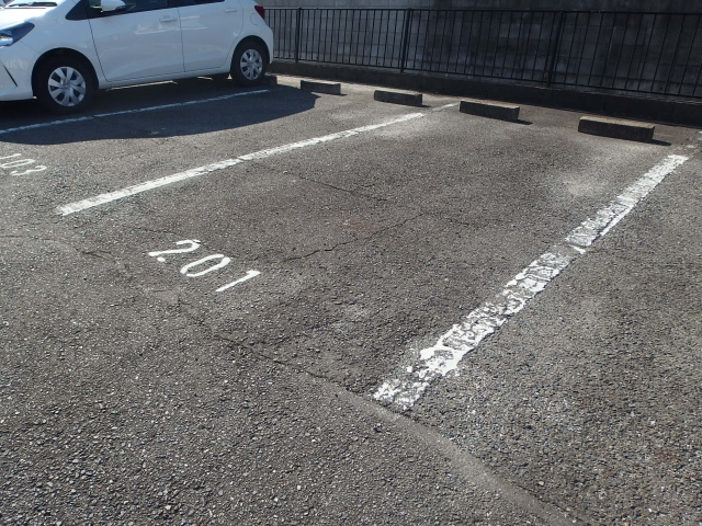 サンハイツ下池の駐車場