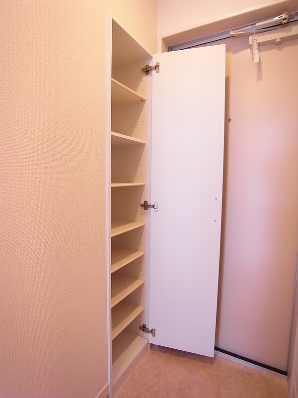 リブリ・プランドール幕張の玄関|落ち着いた玄関です