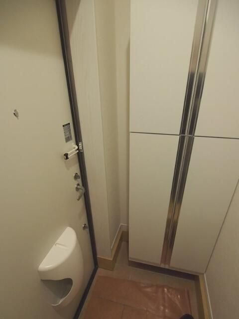 レフィナード小竹の玄関