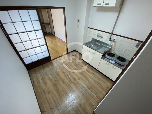 南森町ロイヤルハイツの居間・リビング|南森町ロイヤルハイツ　ダイニング・キッチンスペース