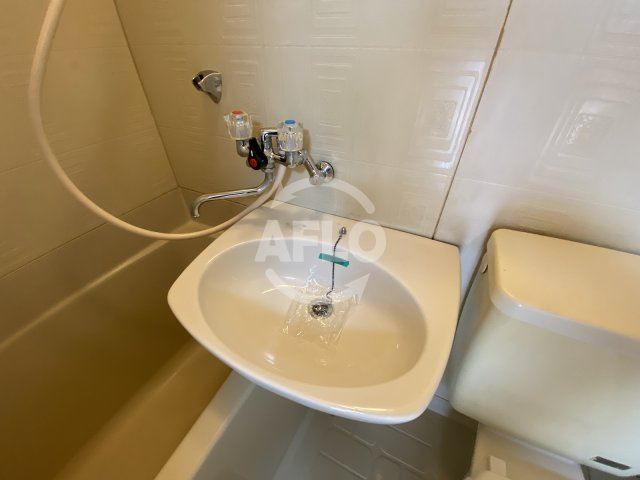 南森町ロイヤルハイツの洗面所|南森町ロイヤルハイツ　洗面台