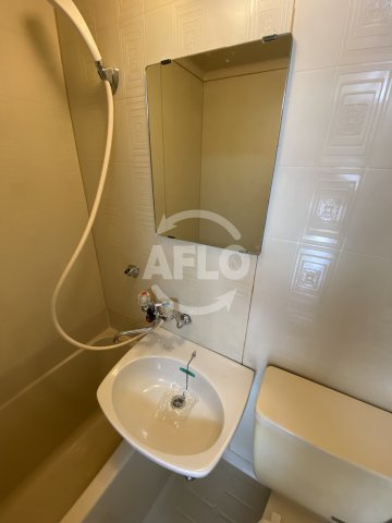 南森町ロイヤルハイツの洗面所|南森町ロイヤルハイツ　洗面台