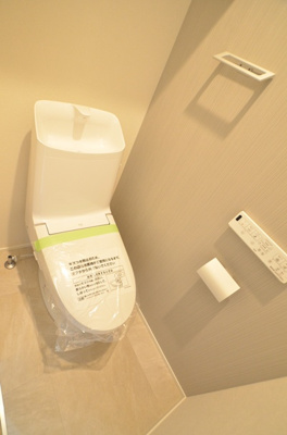 【トイレ】 | 綾瀬市深谷上5丁目 新築戸建て 全3棟【仲介手数料無料】 | 1階