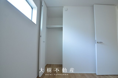 【洋室】 | 綾瀬市深谷上5丁目 新築戸建て 全3棟【仲介手数料無料】 | 2階　洋室2（5.2帖）クローゼット