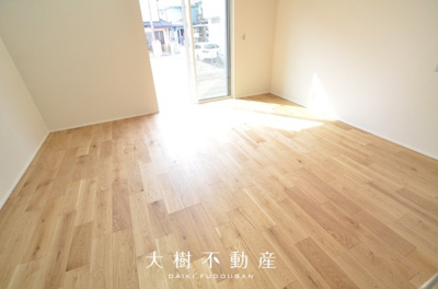 【居間・リビング】 | 綾瀬市深谷上5丁目 新築戸建て 全3棟【仲介手数料無料】