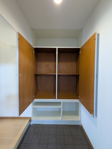 アルファ春日町の収納|◆シューズボックスの様子です。