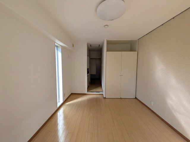 アルファ春日町の洋室|◆別角度からの居室部分の様子です。