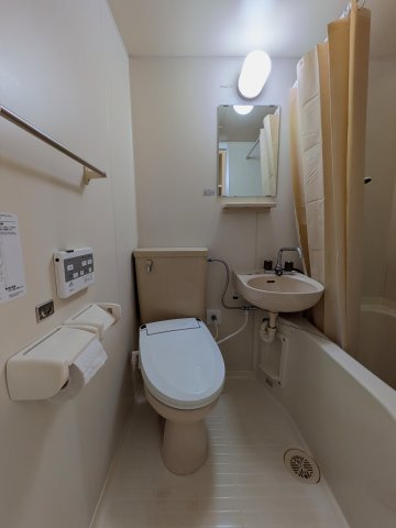 アルファ春日町 4階のトイレ|◆トイレ・洗面台・浴槽一体のユニットバスです。