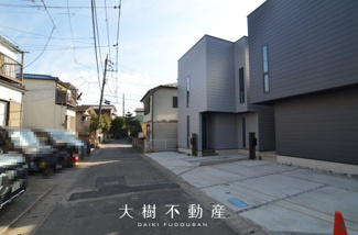 【前面道路含む現地写真】