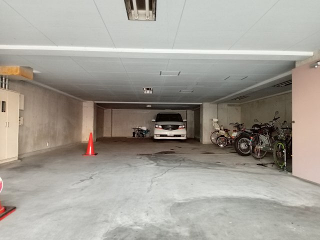 川崎市多摩区三田２丁目の賃貸マンションの駐車場|駐車場完備です