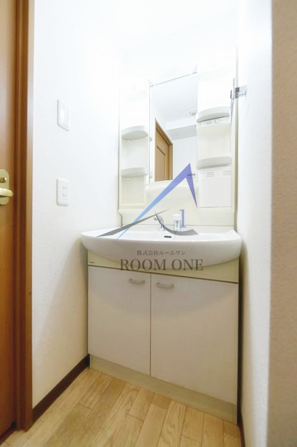 エスコート音羽の洗面所|独立洗面台です。