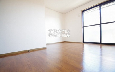 【寝室】 | クイーンズコート | 使い勝手のいい寝室にもピッタリなお部屋