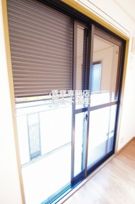 【セキュリティ】 | クイーンズコート | シャッター付き