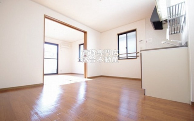 【居間・リビング】 | クイーンズコート | ゆったり明るいリビング♪