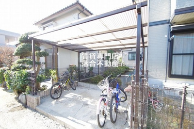 【駐車場】 | クイーンズコート | 敷地内駐車場・駐輪場完備