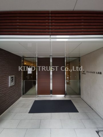 ザ・パークハビオ天満橋のエントランス|建物の内部です