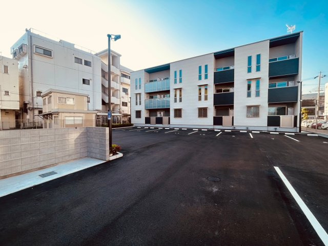 Lis　Bonheur大久保の駐車場