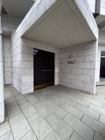 レジュールアッシュ大阪城北のエントランス