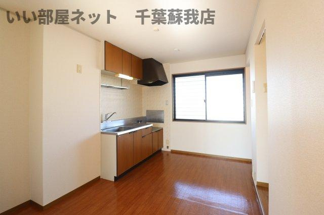 スプリング・クレイン　Ⅱの居間・リビング|ゆったり過ごせる居間です