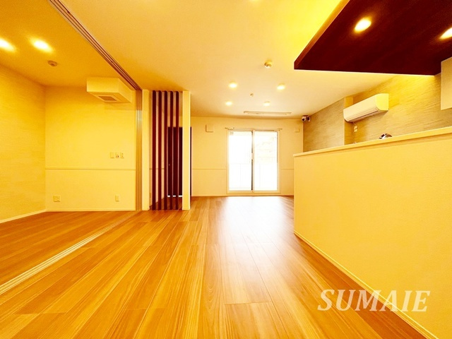 Ｂｅｌｌｅｖｉｌｌｅ桜木町の洋室|広めのリビング！