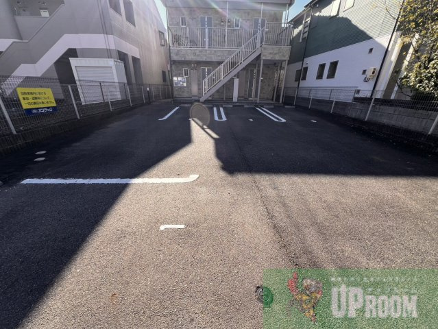 アムール丸山の駐車場