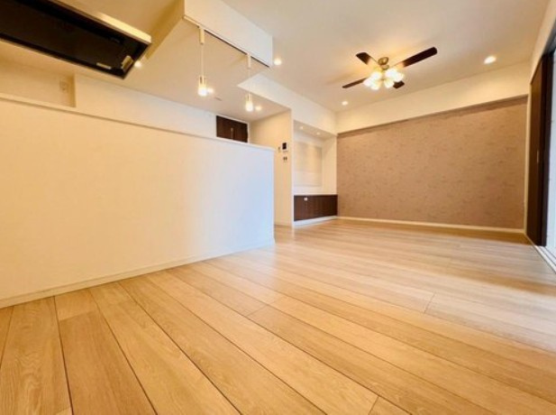 【居間・リビング】 | 池袋第２ヒルハイム | 会話が弾むリビング、料理が愉しくなるキッチン、明日への活力を養うベッドルーム。家は、ただ生活する場ではなく、暮らしを愉しく、快適にする場所。笑顔の毎日、安らぎの日々のために設備・仕様を採用。