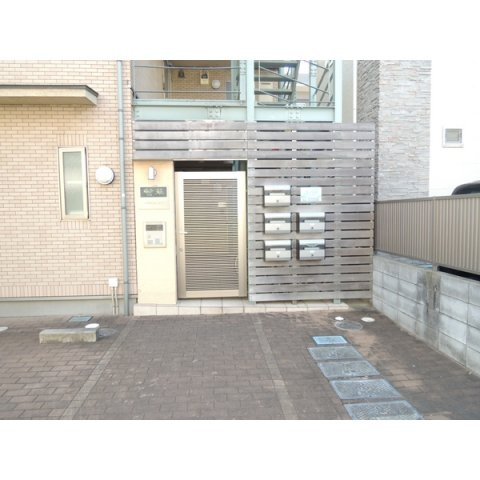 暫草（ｼﾊﾞﾗｸｿｳ）のエントランス