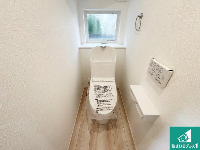 神戸市北区鳴子　第3期　新築一戸建てのトイレ|1・2階の2ヶ所にあるので、朝の忙しい時間の順番待ちもなく、深夜の利用にも大変便利です。