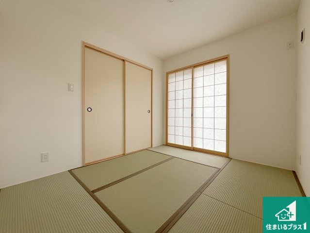 神戸市北区鳴子　第3期　新築一戸建ての和室|一室あると便利な和室は客間としてだけでなく、小さなお子様のプレイルームや食後のくつろぎスペースとしてもご利用いただけます。収納もついていますので大活躍間違いなし！