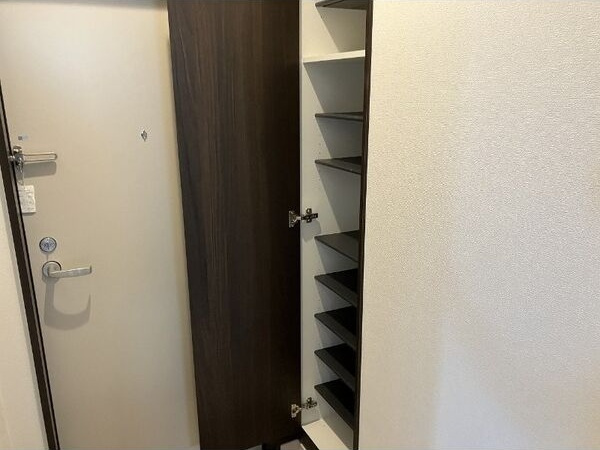 REGALEST First咲(サク)の玄関