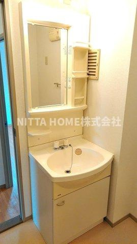 グランシャリオ　Ａ棟の洗面所|便利な独立洗面化粧台あり☆彡