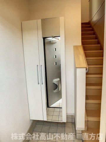 シュトラント神正の玄関