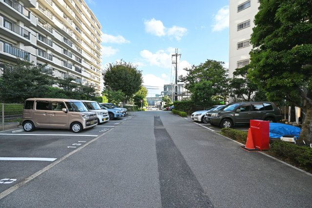 ルネ伊丹ガーデンスクエアの駐車場|駐車場月額料金：8500円～15000円
※空き状況は要確認