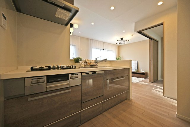 ルネ伊丹ガーデンスクエアのキッチン|使い勝手の良さでお料理が楽しくなる、先進のシステムキッチン。
