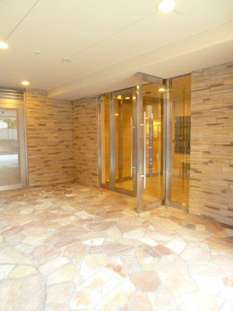 スカイコート菊川のエントランス