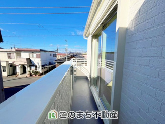 【バルコニー】 | ハートフルタウン東武江曽島駅1期　A号棟 | 開放的なバルコニーは見晴らしもよく、太陽の温かな温もりをめいっぱい受け止めてくれます。
