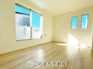 【洋室】 | ハートフルタウン東武江曽島駅1期　A号棟 | 陽光がふんだんに降り注ぐお部屋です。陽だまりの空間で、プライベートなお家時間も快適にお過ごしいただけます♪
