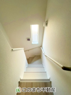 【内装】 | ハートフルタウン東武江曽島駅1期　A号棟 | 手すり付きで小さなお子様にも安心の階段スペースです☆
