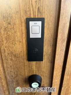 【設備】 | ハートフルタウン東武江曽島駅1期　A号棟 | 玄関のカギはワンタッチでダブルロックが可能なカードキーを採用しております☆
