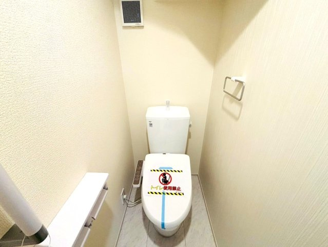 リーブルガーデン　本巣郡北方町北方第3　全1区画分譲のトイレ|超表面平滑加工とイオンパワーの「セフィオンテクト」加工で、汚れが付きにくく落ちやすい仕様で清潔です。
便器にフチがないので汚れが隠れて見えない部分がありません。お手入れがとってもラクラクです。