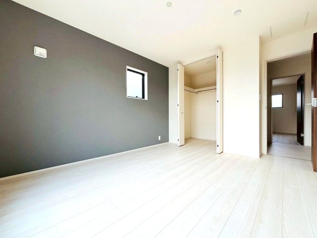 リーブルガーデン　本巣郡北方町北方第3　全1区画分譲の寝室|すべての居室にはたっぷり収納できる大型のクローゼット、各室に２４時間換気システムを設置しています。
排気ファンから低風量で24時間強制排気し、家の中の空気をいつも新鮮に保ちます。
