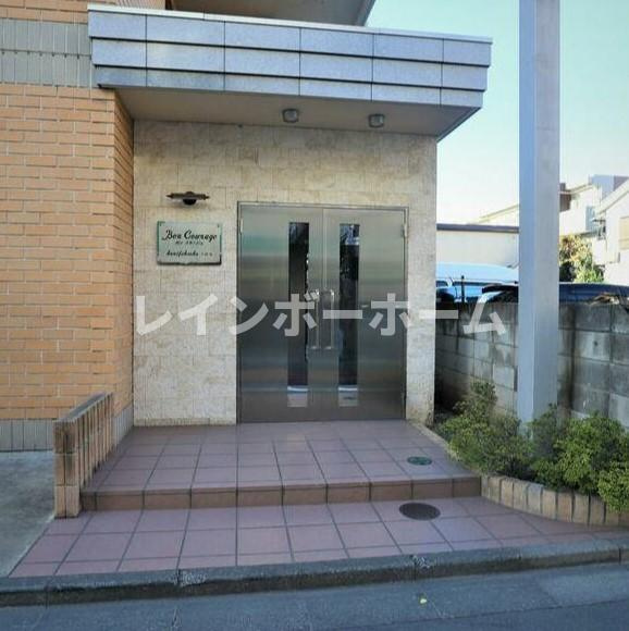 ボン　クラージュのエントランス|清潔なエントランスです