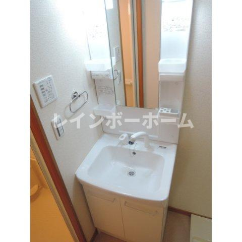 ボン　クラージュの洗面所|ゆったりとスペースのある洗面所